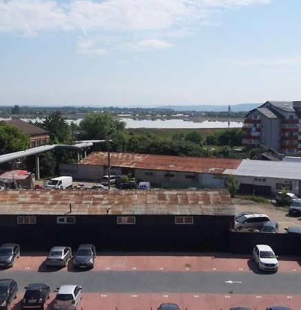 Apartament Central. Bloc Nou. Apartment Bacau Luaran gambar