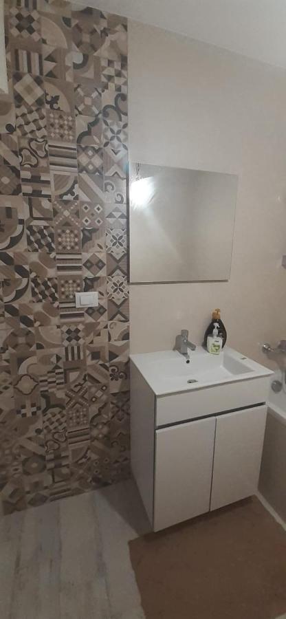Apartament Central. Bloc Nou. Apartment Bacau Luaran gambar